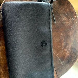 Lululemon clutch